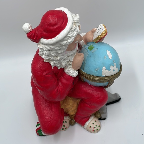 Christmas Corner -Santa Clause“Checking His List”Figurine - Picture 3 of 9